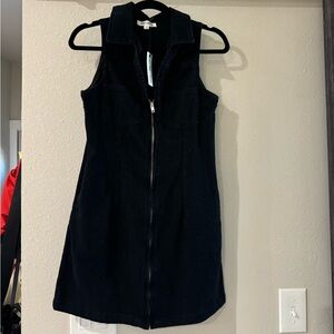 Black denim dress with pockets!